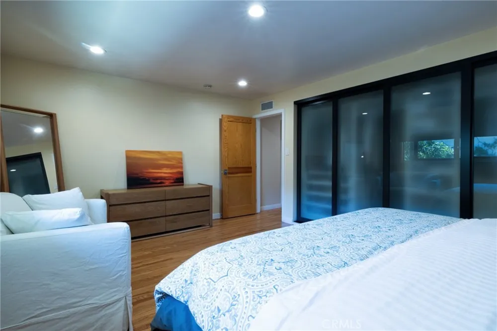 5220 E Los Flores Street Long Beach, CA 90815