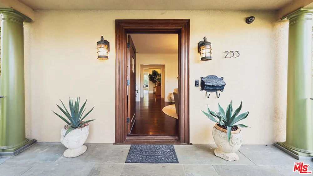 233 Marguerita Avenue Santa Monica, CA 90402