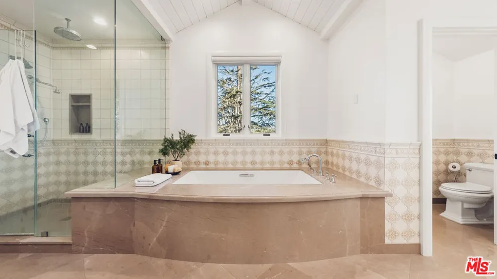 233 Marguerita Avenue Santa Monica, CA 90402