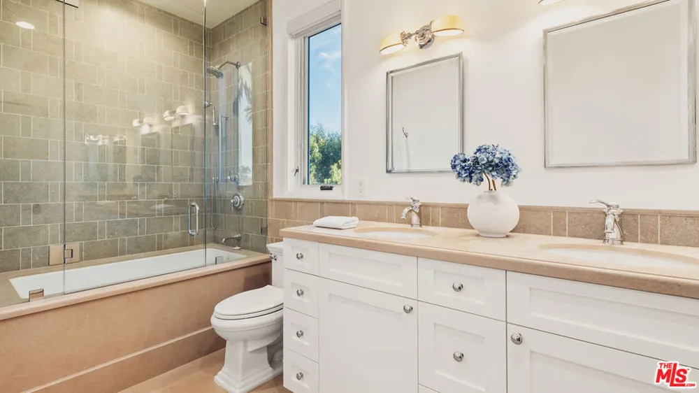 233 Marguerita Avenue Santa Monica, CA 90402