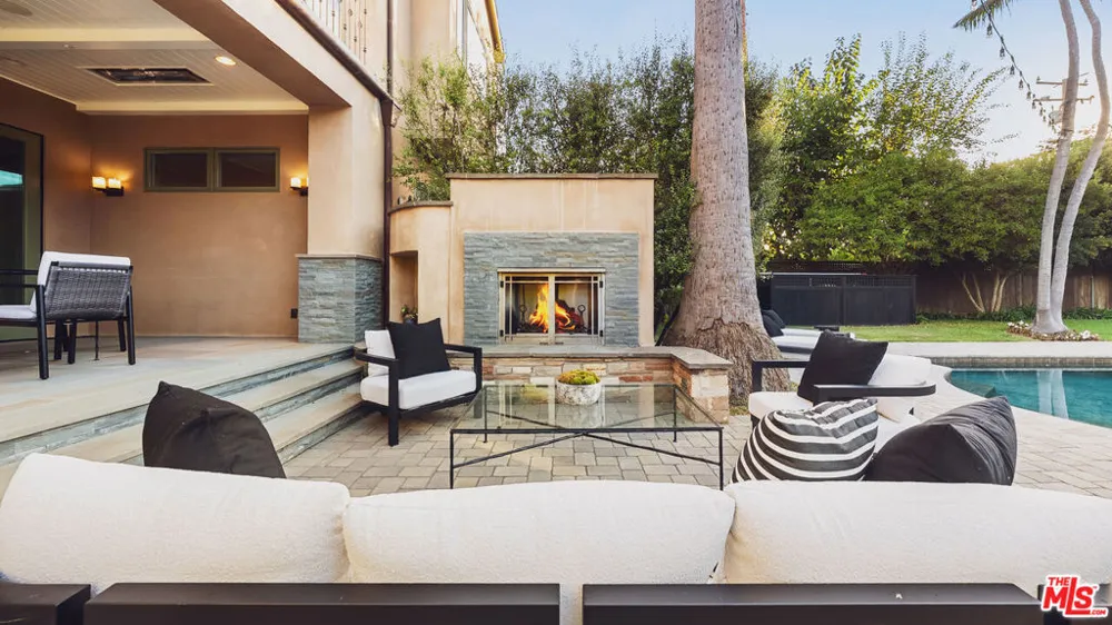 233 Marguerita Avenue Santa Monica, CA 90402