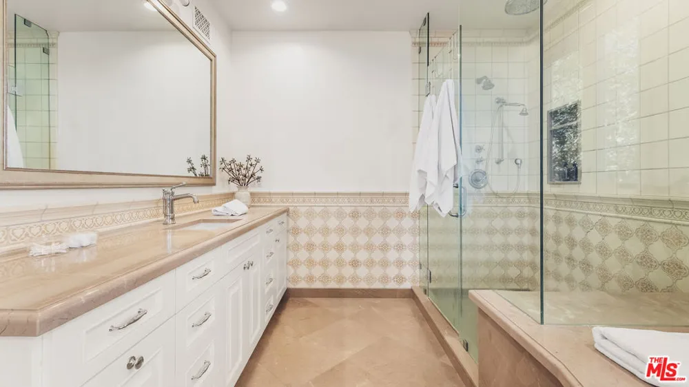 233 Marguerita Avenue Santa Monica, CA 90402