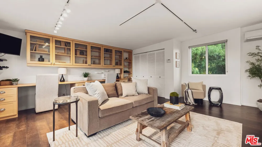 233 Marguerita Avenue Santa Monica, CA 90402