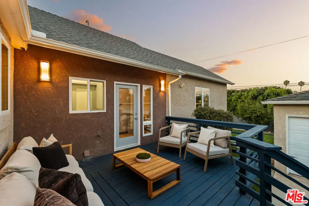 8372 Stewart Avenue Los Angeles, CA 90045