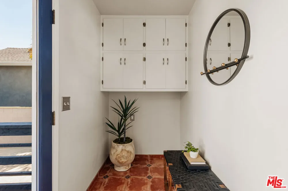 8372 Stewart Avenue Los Angeles, CA 90045
