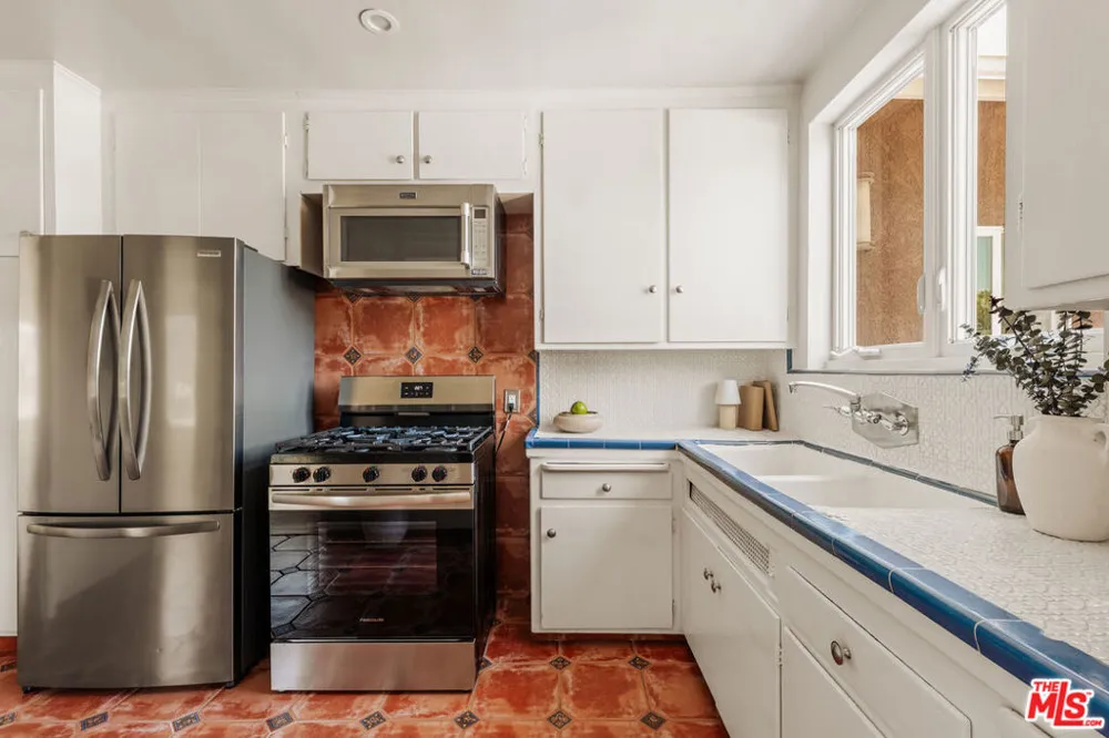 8372 Stewart Avenue Los Angeles, CA 90045