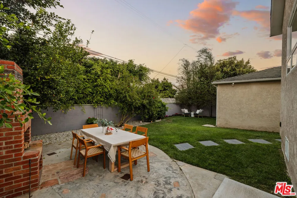 8372 Stewart Avenue Los Angeles, CA 90045