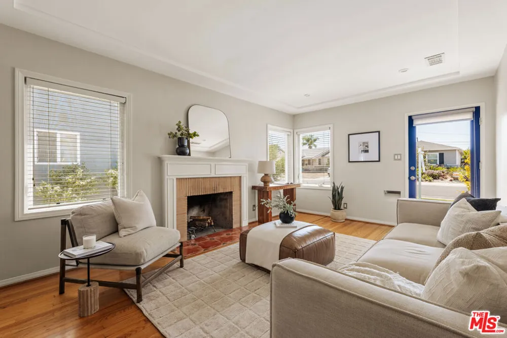 8372 Stewart Avenue Los Angeles, CA 90045