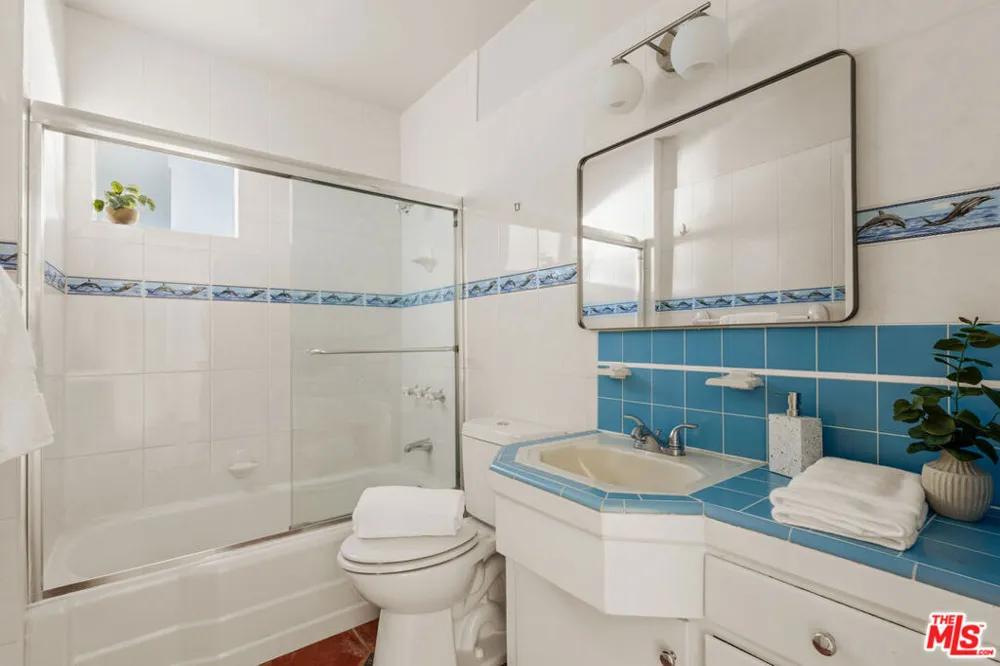 8372 Stewart Avenue Los Angeles, CA 90045