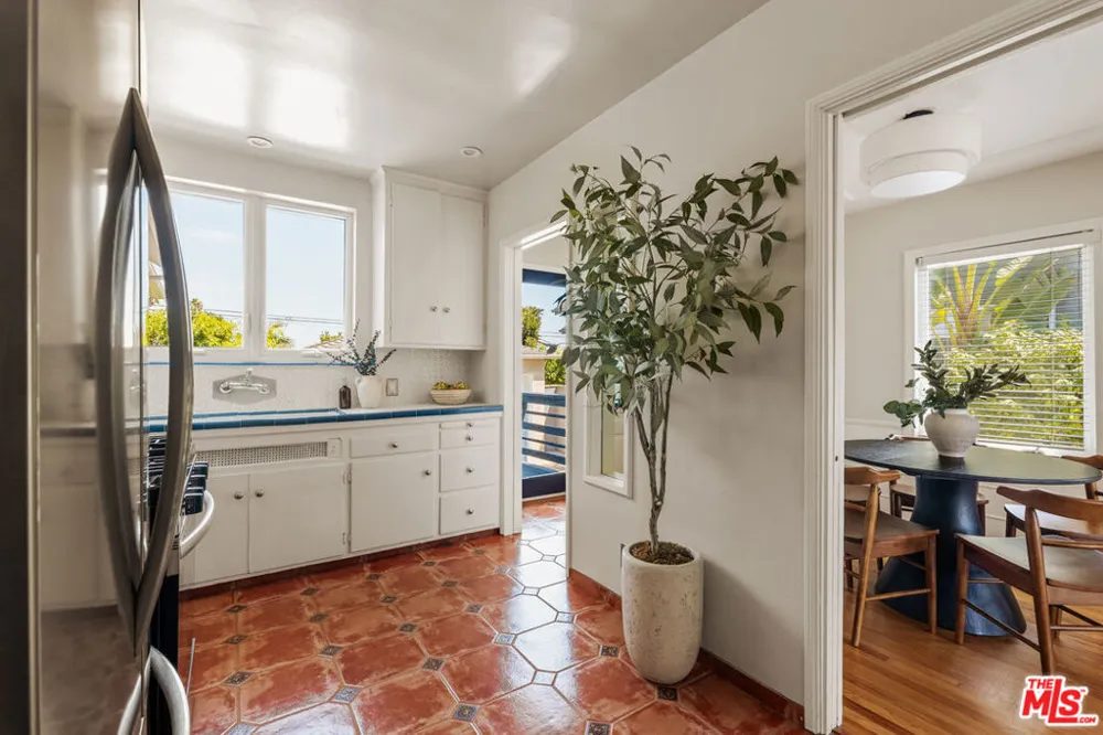 8372 Stewart Avenue Los Angeles, CA 90045