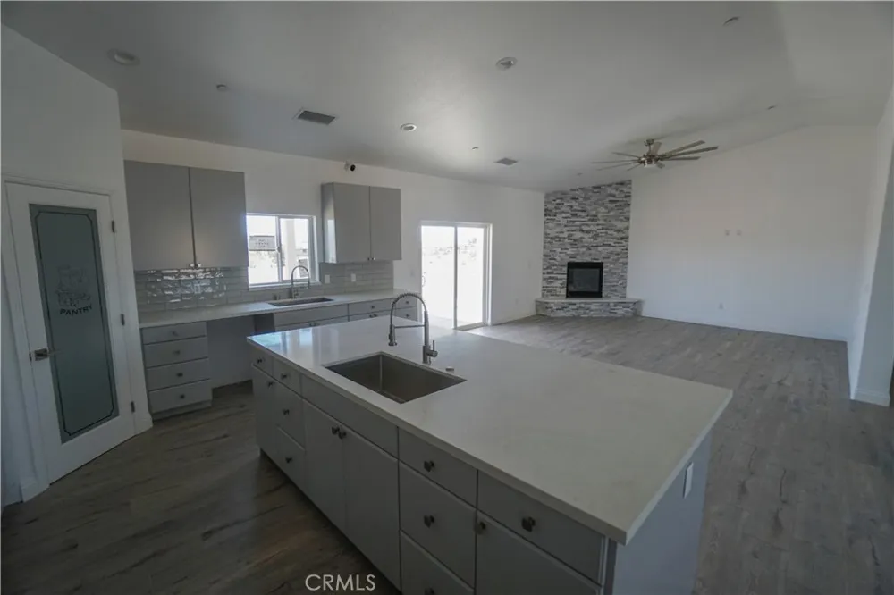 17805 Bangor Avenue Hesperia, CA 92345