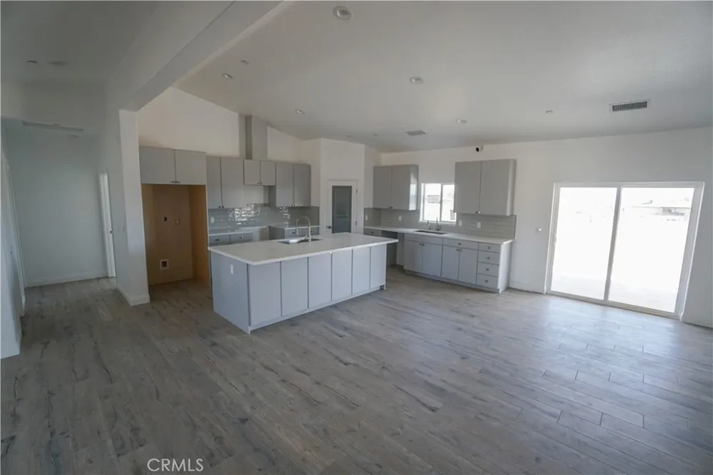 17805 Bangor Avenue Hesperia, CA 92345
