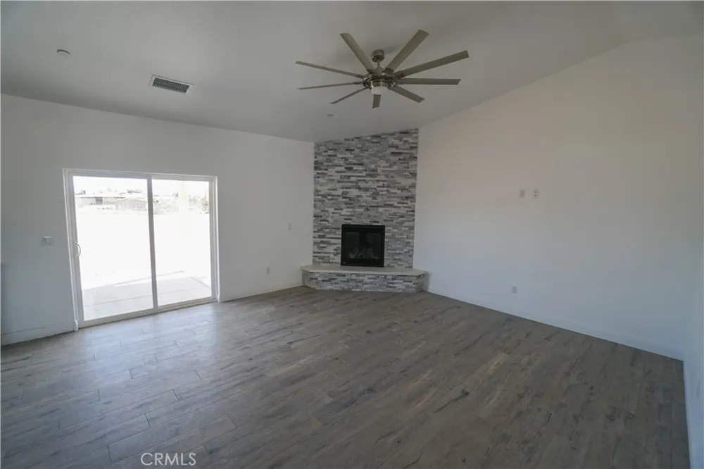 17805 Bangor Avenue Hesperia, CA 92345