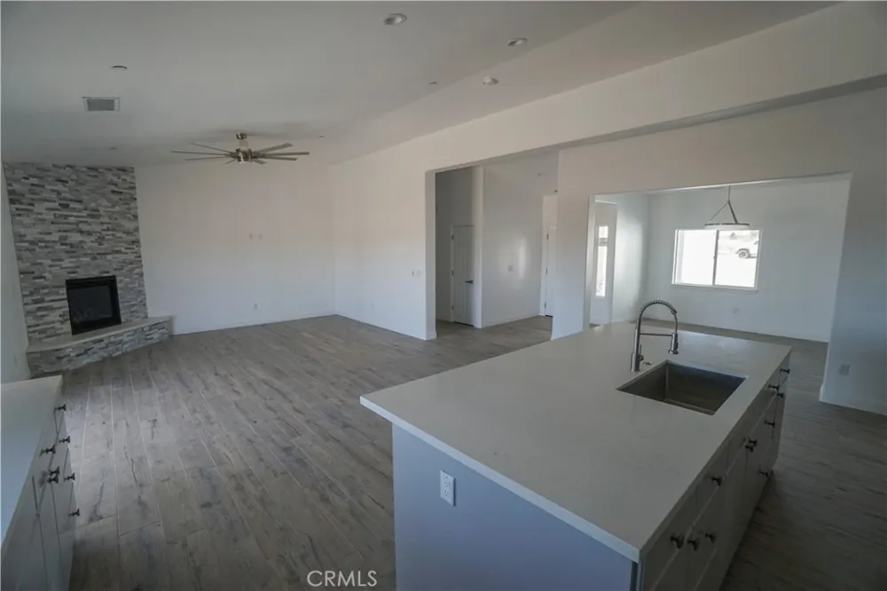 17805 Bangor Avenue Hesperia, CA 92345