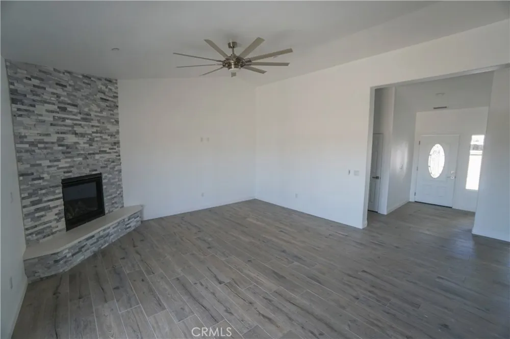 17805 Bangor Avenue Hesperia, CA 92345