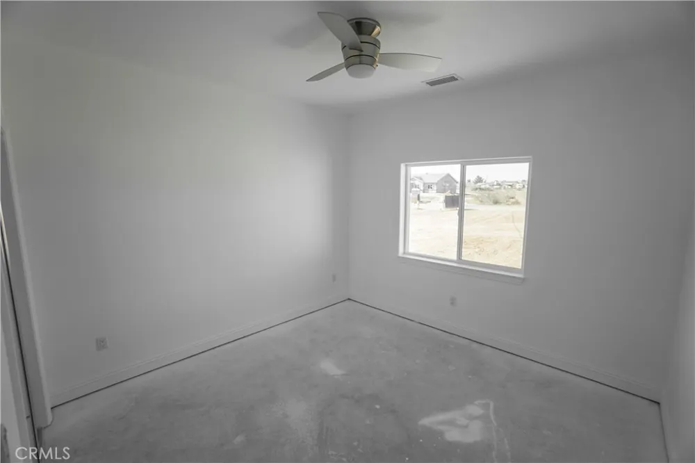 17805 Bangor Avenue Hesperia, CA 92345