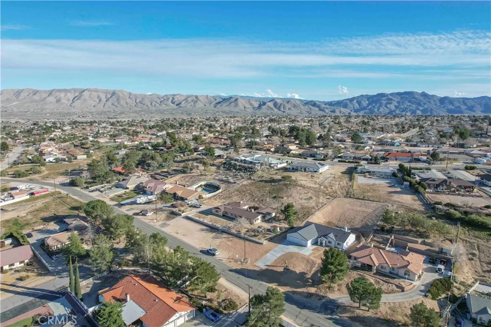 17805 Bangor Avenue Hesperia, CA 92345