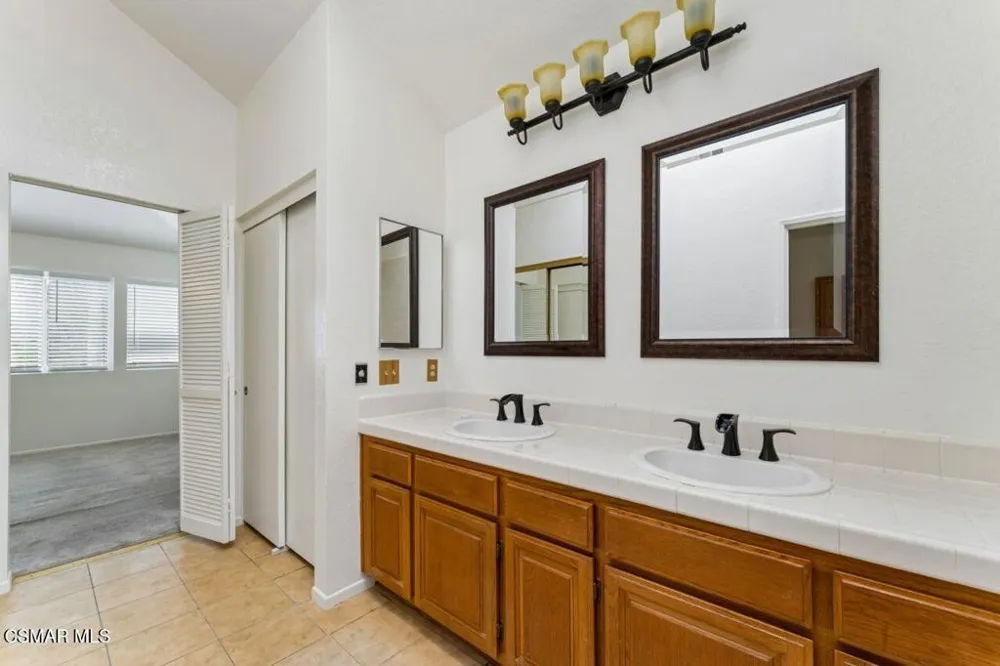 4543 Skidmore Court Moorpark, CA 93021