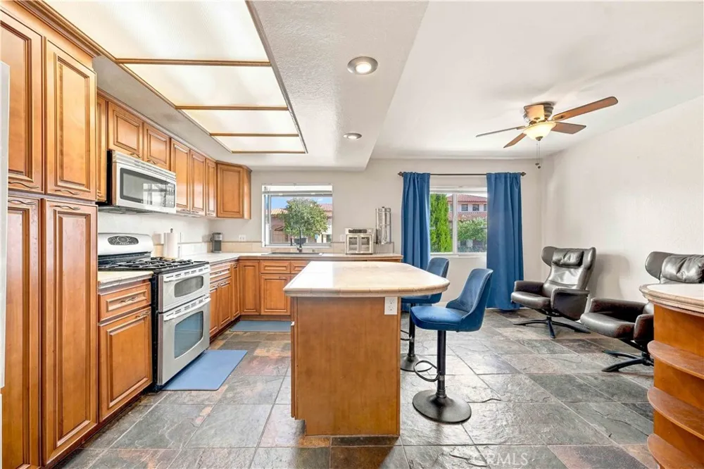 10234 Variel #5 Chatsworth, CA 91311