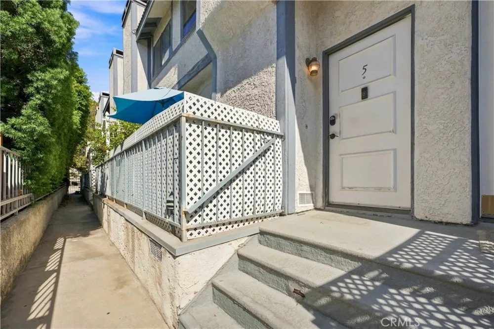 10234 Variel #5 Chatsworth, CA 91311