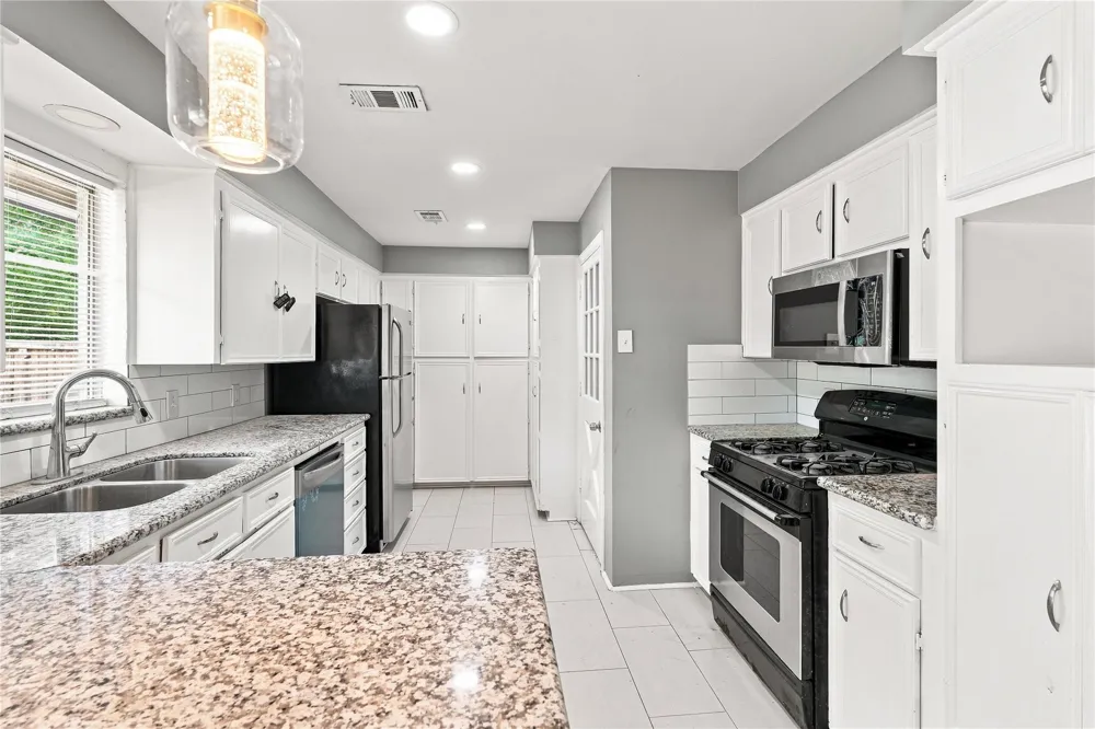 2906 Newcastle Drive Baytown, TX 77521