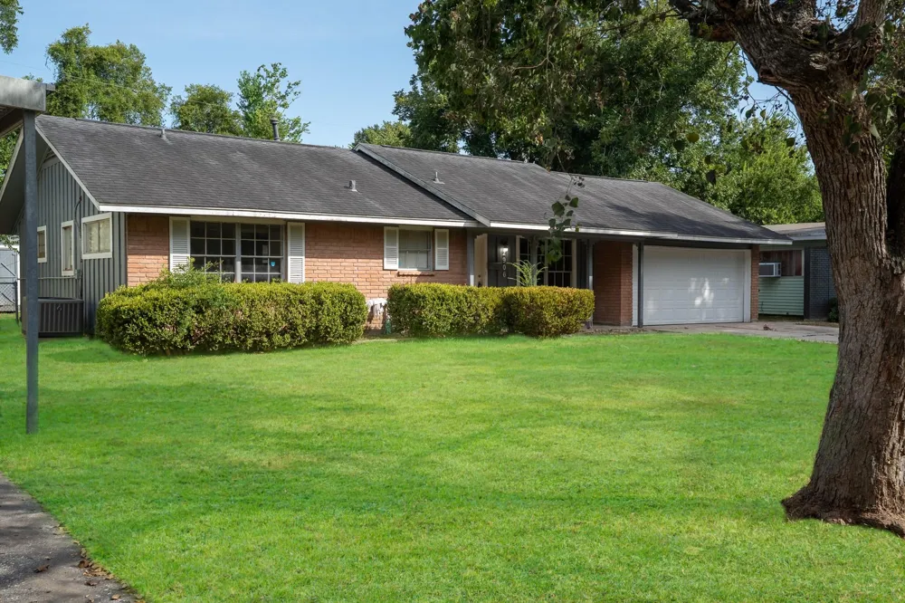 2906 Newcastle Drive Baytown, TX 77521