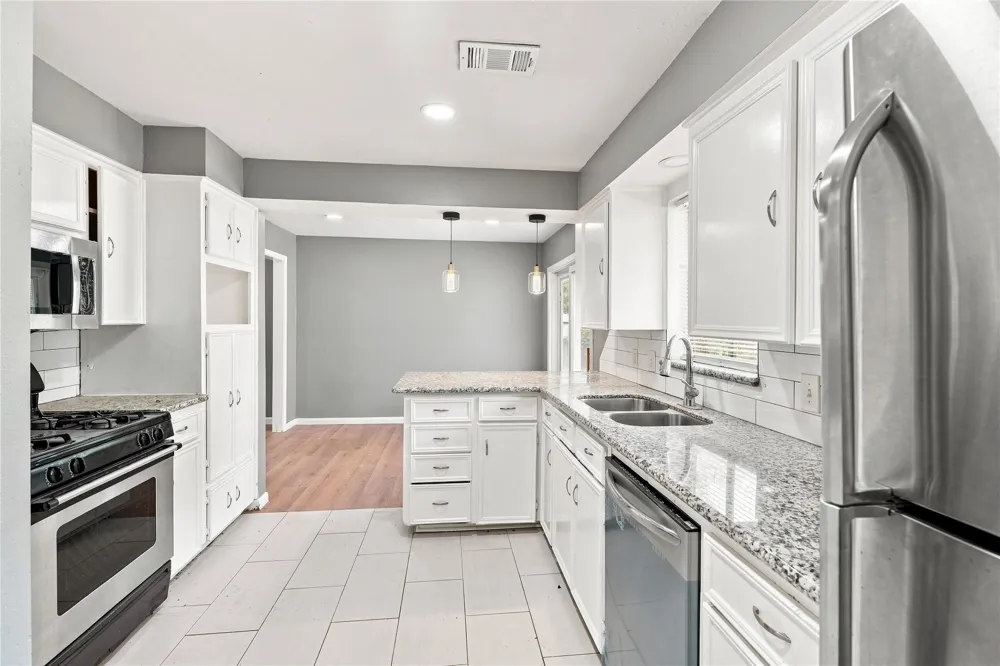 2906 Newcastle Drive Baytown, TX 77521