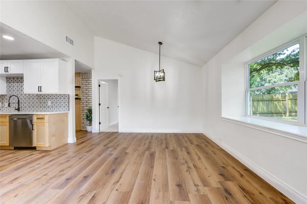 5002 Meadow Place Drive La Porte, TX 77571
