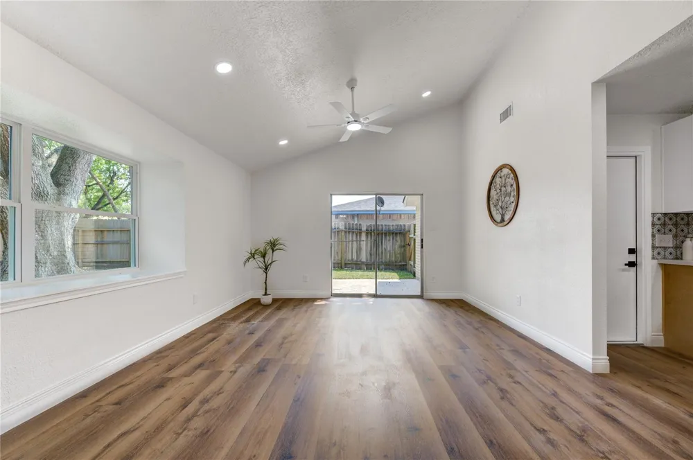 5002 Meadow Place Drive La Porte, TX 77571