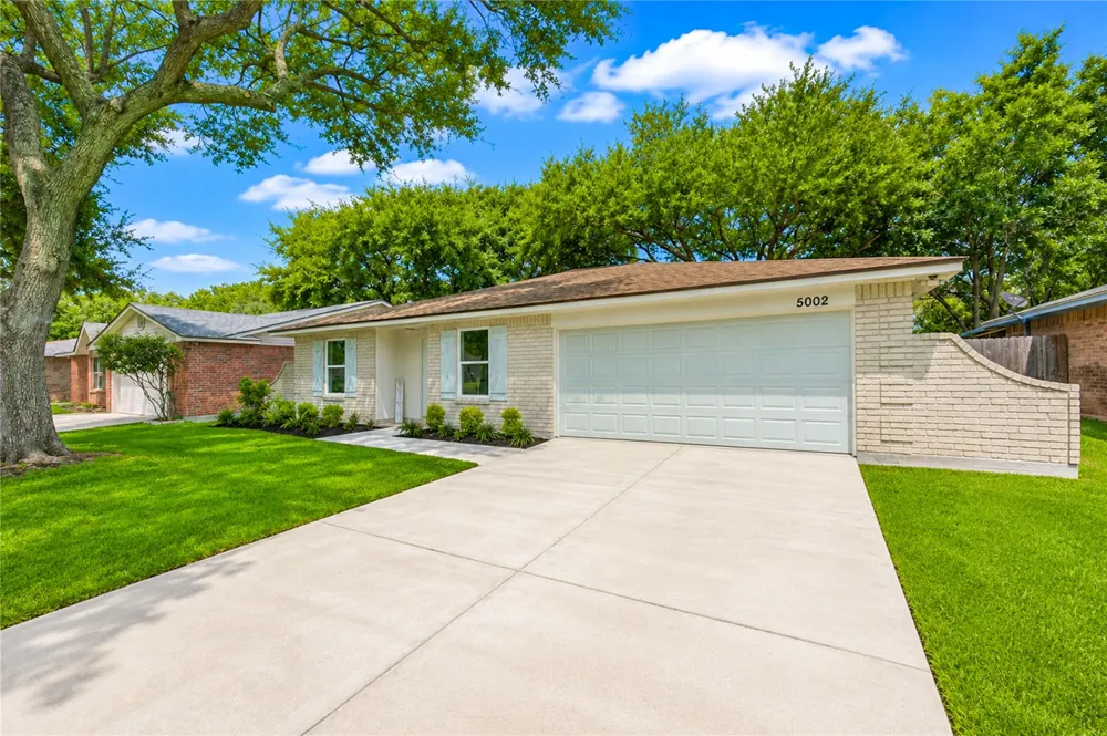 5002 Meadow Place Drive La Porte, TX 77571