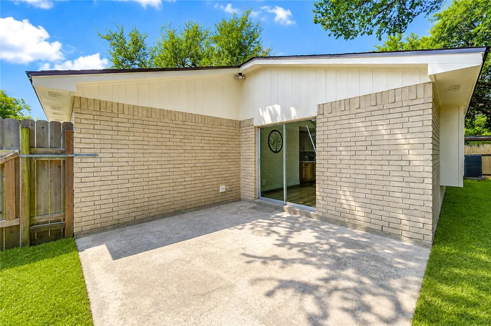 5002 Meadow Place Drive La Porte, TX 77571