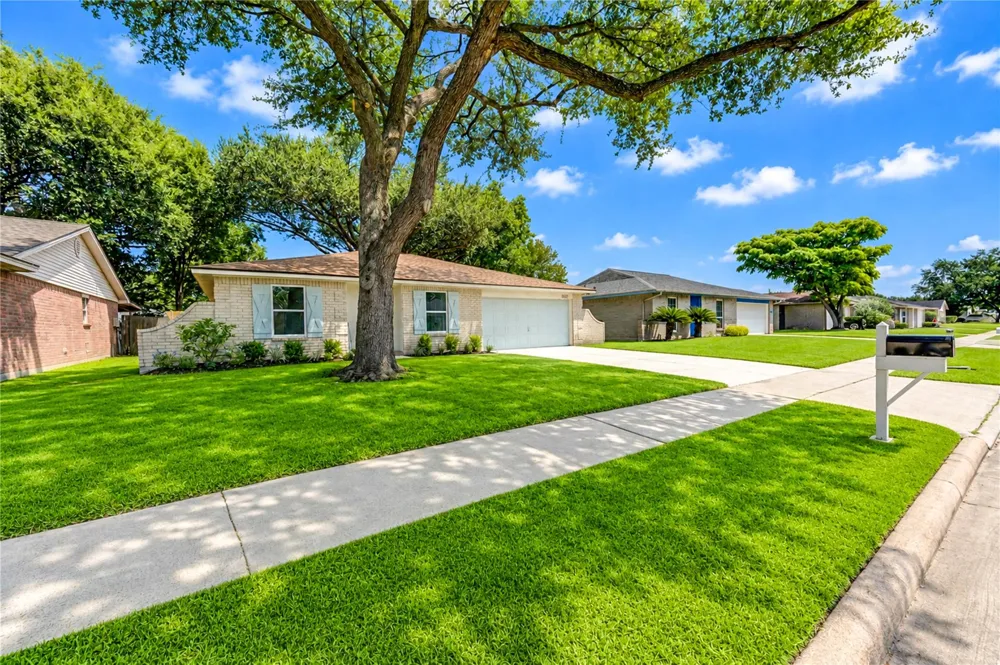 5002 Meadow Place Drive La Porte, TX 77571