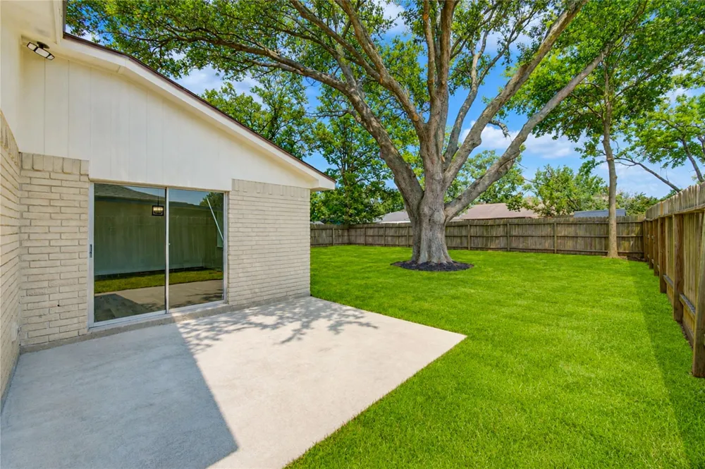 5002 Meadow Place Drive La Porte, TX 77571