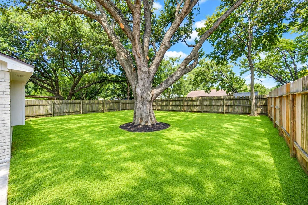 5002 Meadow Place Drive La Porte, TX 77571