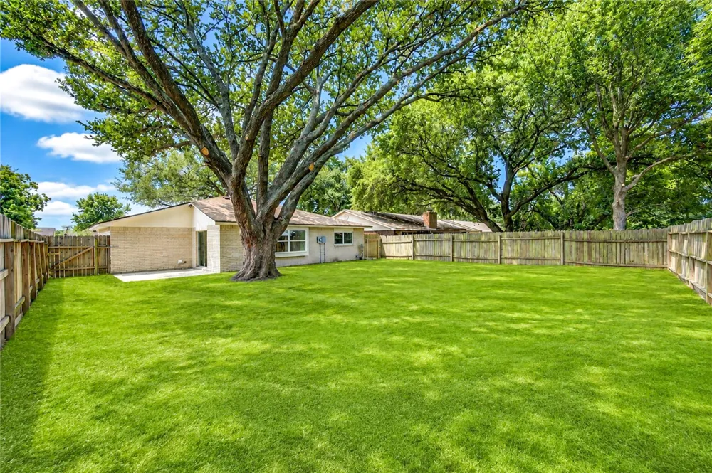 5002 Meadow Place Drive La Porte, TX 77571