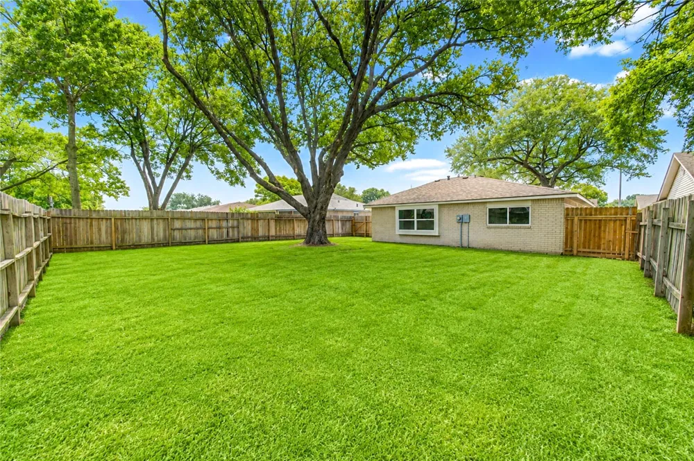 5002 Meadow Place Drive La Porte, TX 77571
