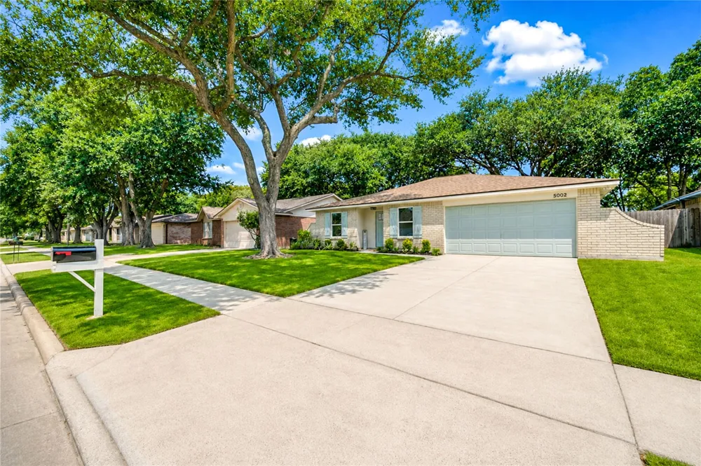 5002 Meadow Place Drive La Porte, TX 77571