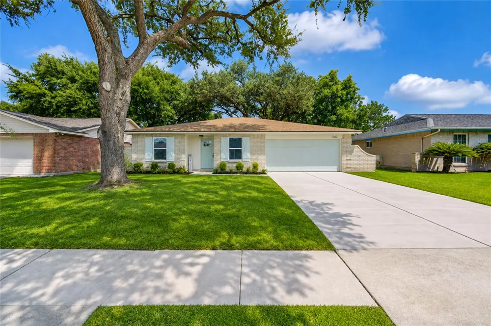 5002 Meadow Place Drive La Porte, TX 77571