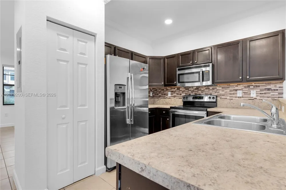 3202 SE 6th St Homestead, FL 33033