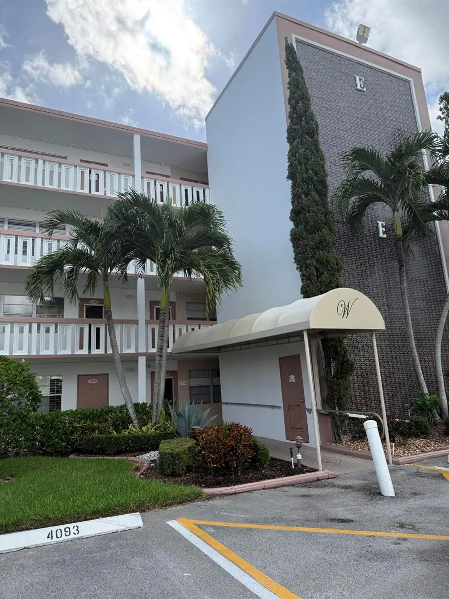 1089 WOLVERTON E #1089 Boca Raton, FL 33434