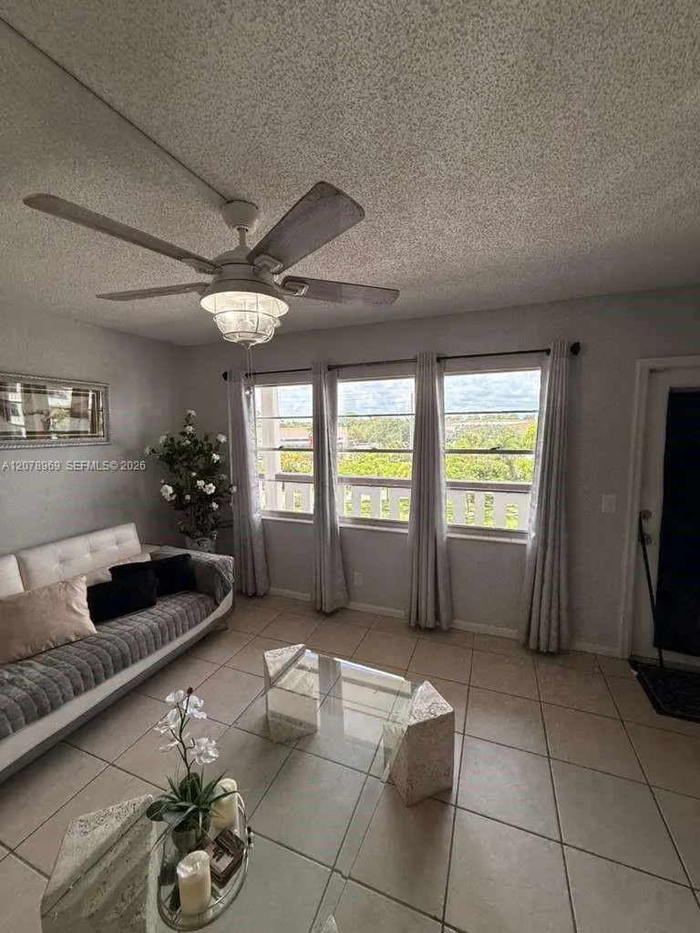 425 Southampton B #425 West Palm Beach, FL 33417
