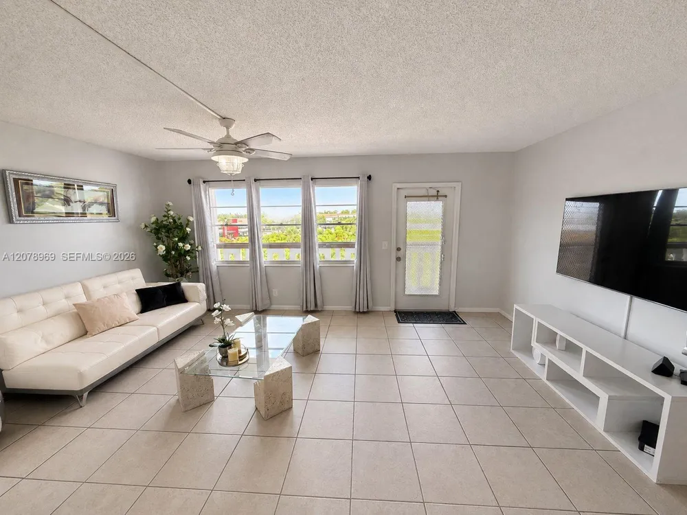 425 Southampton B #425 West Palm Beach, FL 33417