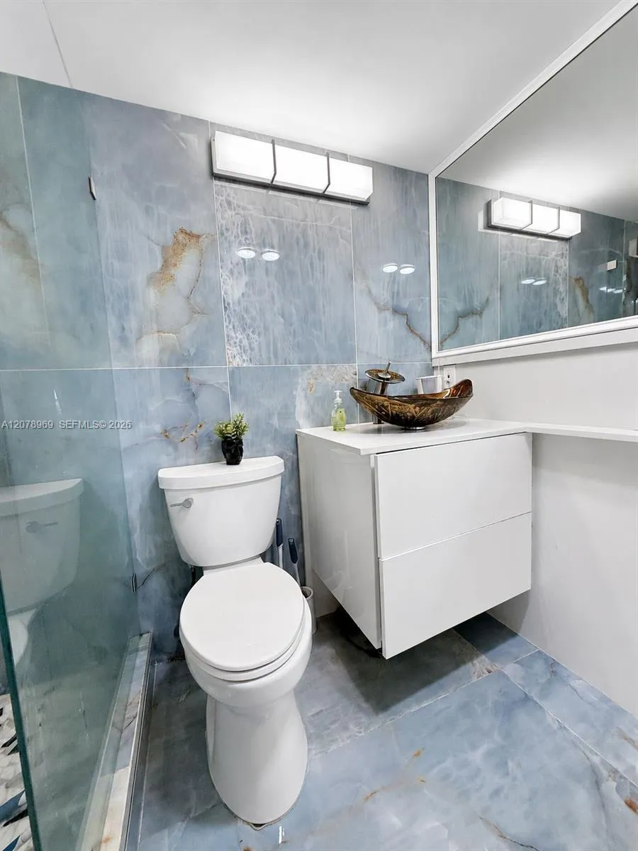425 Southampton B #425 West Palm Beach, FL 33417