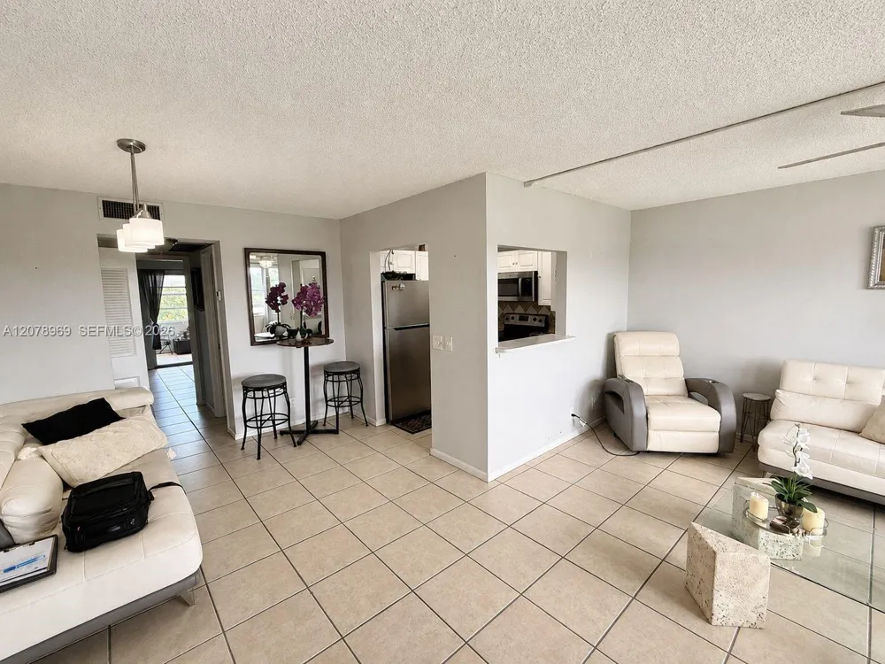 425 Southampton B #425 West Palm Beach, FL 33417