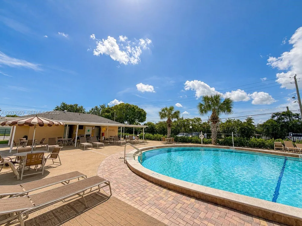 425 Southampton B #425 West Palm Beach, FL 33417