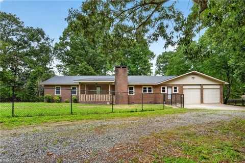 1400 Clyde Underwood Road