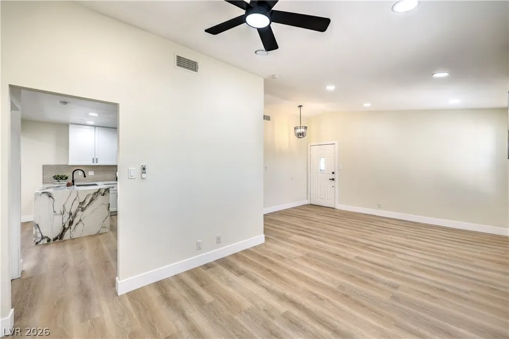 4370 Lariat Drive Las Vegas, NV 89121