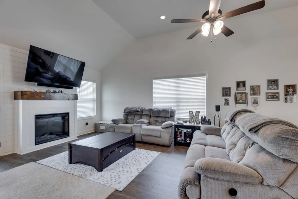 1368 Harmon Ln Clarksville, TN 37042