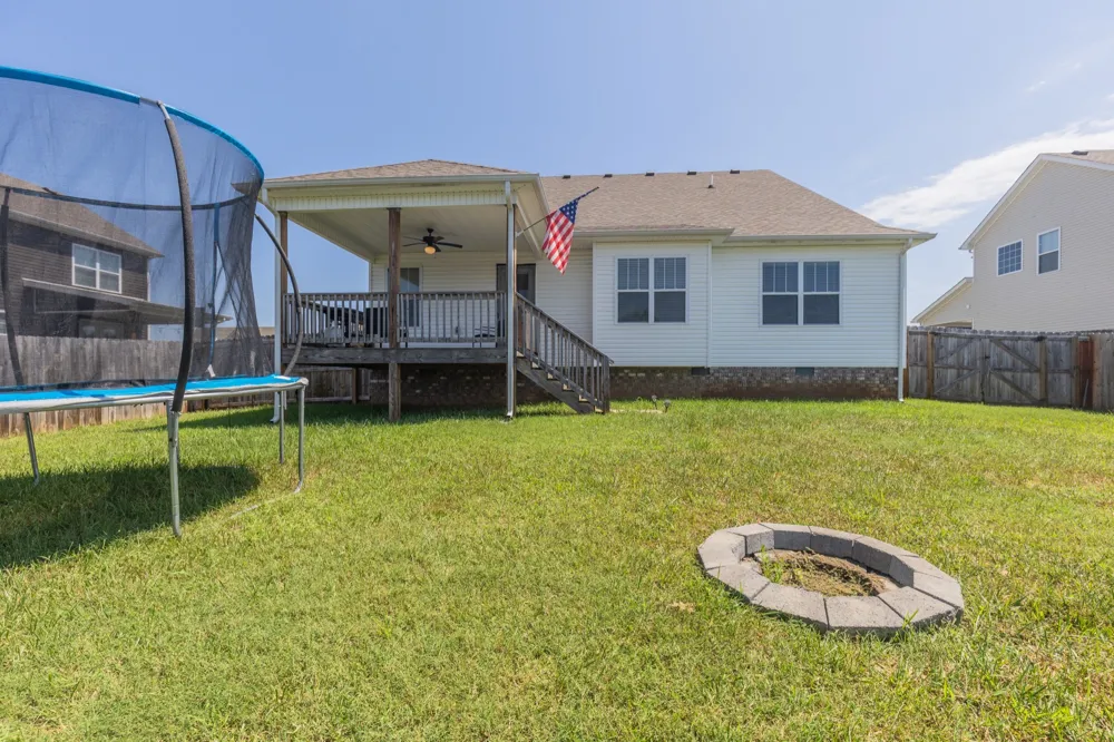 1368 Harmon Ln Clarksville, TN 37042