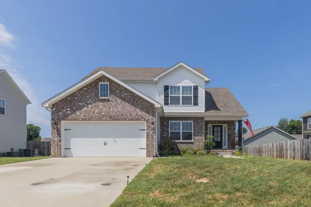 1368 Harmon Ln Clarksville, TN 37042